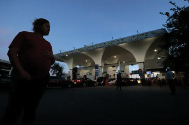 U.S border at Juarez, Mexico at night