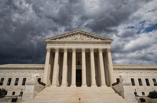 Photo of the front of the Supreme Court building